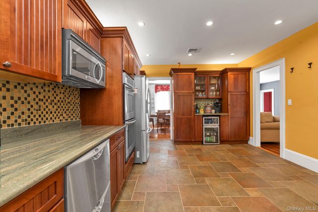 238 Burtis Avenue, Rockville Centre, NY 11570