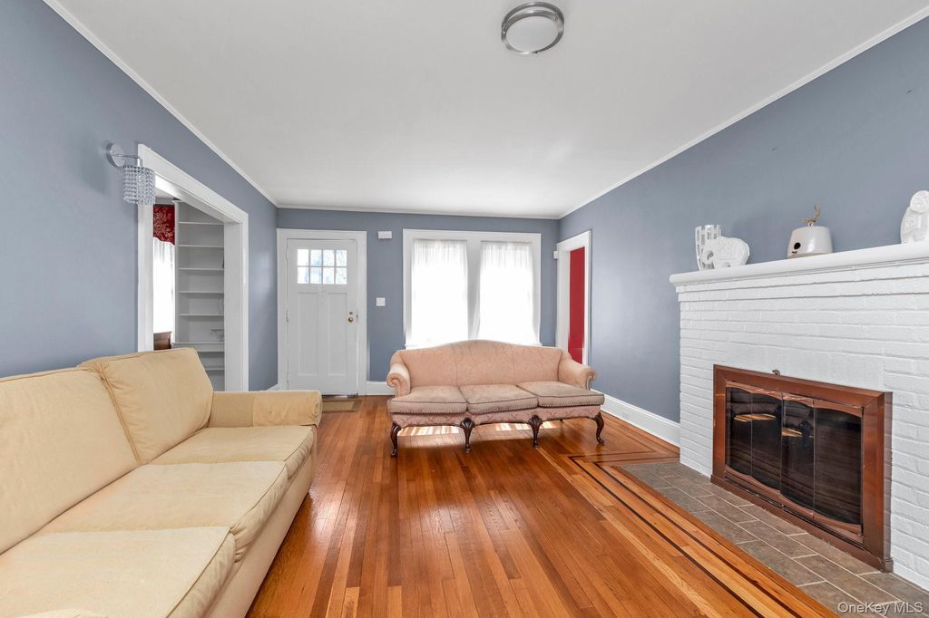 238 Burtis Avenue, Rockville Centre, NY 11570 — photo 2