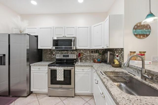 824 SE 4th Court, Deerfield Beach, FL 33441
