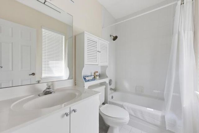 824 SE 4th Court, Deerfield Beach, FL 33441