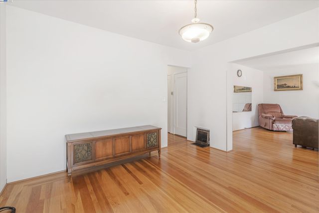3847 Fruitvale Ave, Oakland, CA 94602