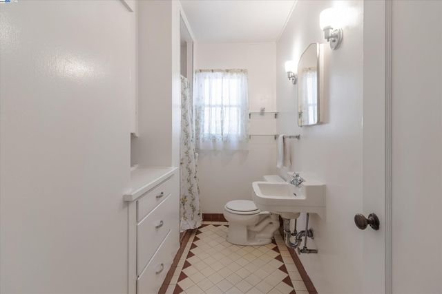 3847 Fruitvale Ave, Oakland, CA 94602