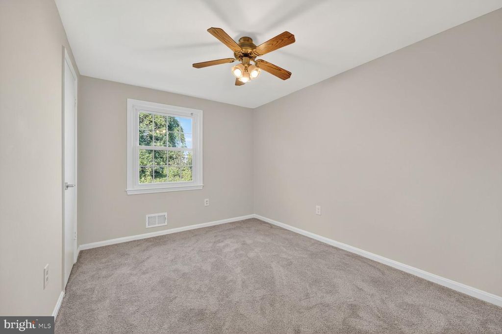 Image 10 of property listing at 1532 POTOMAC HEIGHTS DR #204, Fort Washington, MD 20744