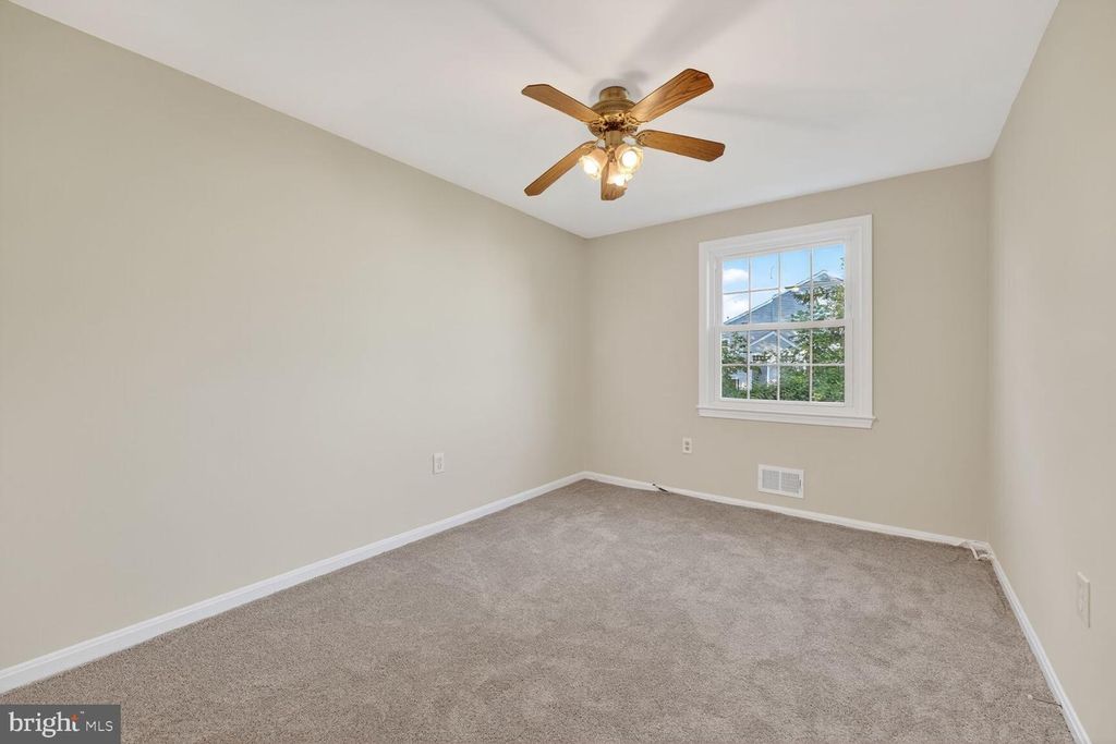 Image 12 of property listing at 1532 POTOMAC HEIGHTS DR #204, Fort Washington, MD 20744