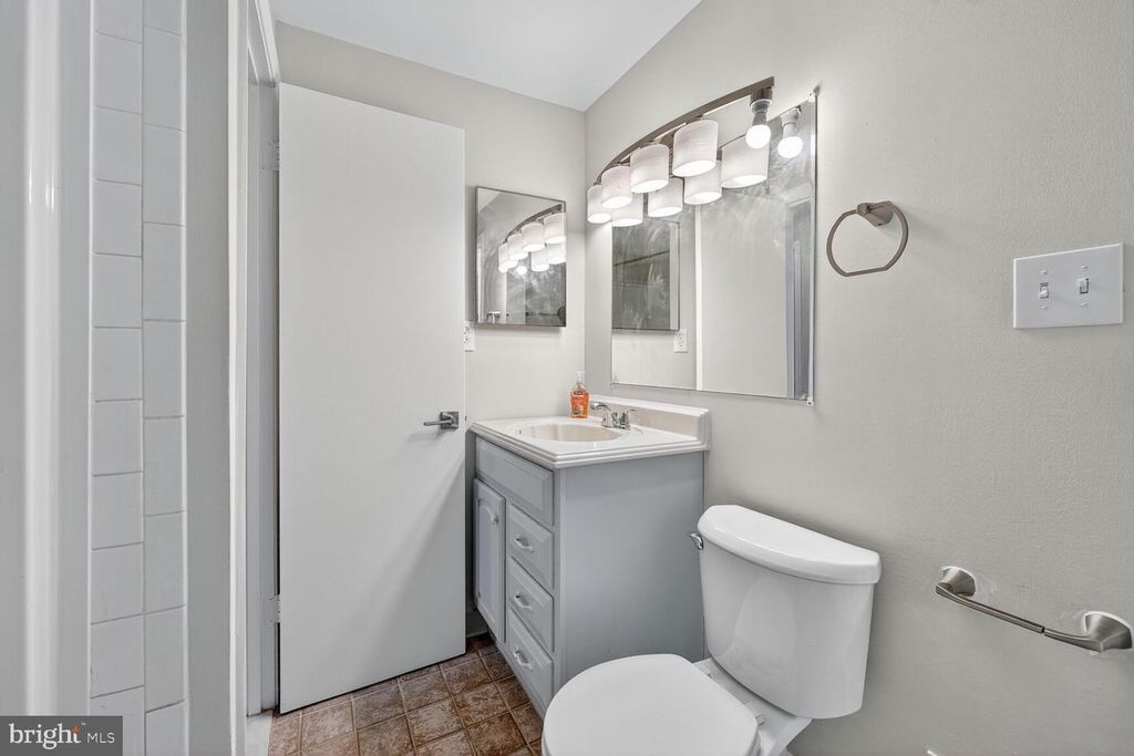 Image 13 of property listing at 1532 POTOMAC HEIGHTS DR #204, Fort Washington, MD 20744