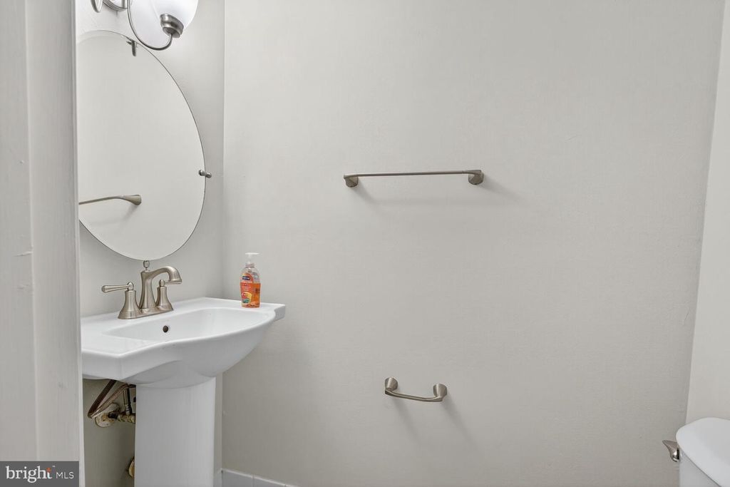 Image 14 of property listing at 1532 POTOMAC HEIGHTS DR #204, Fort Washington, MD 20744
