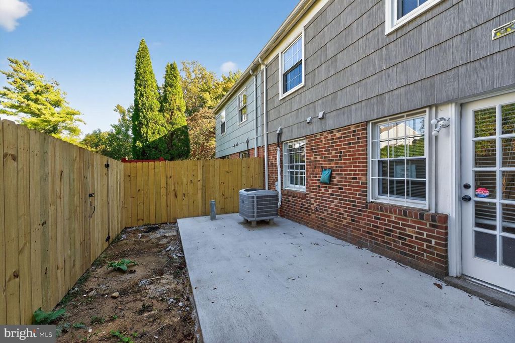Image 2 of property listing at 1532 POTOMAC HEIGHTS DR #204, Fort Washington, MD 20744