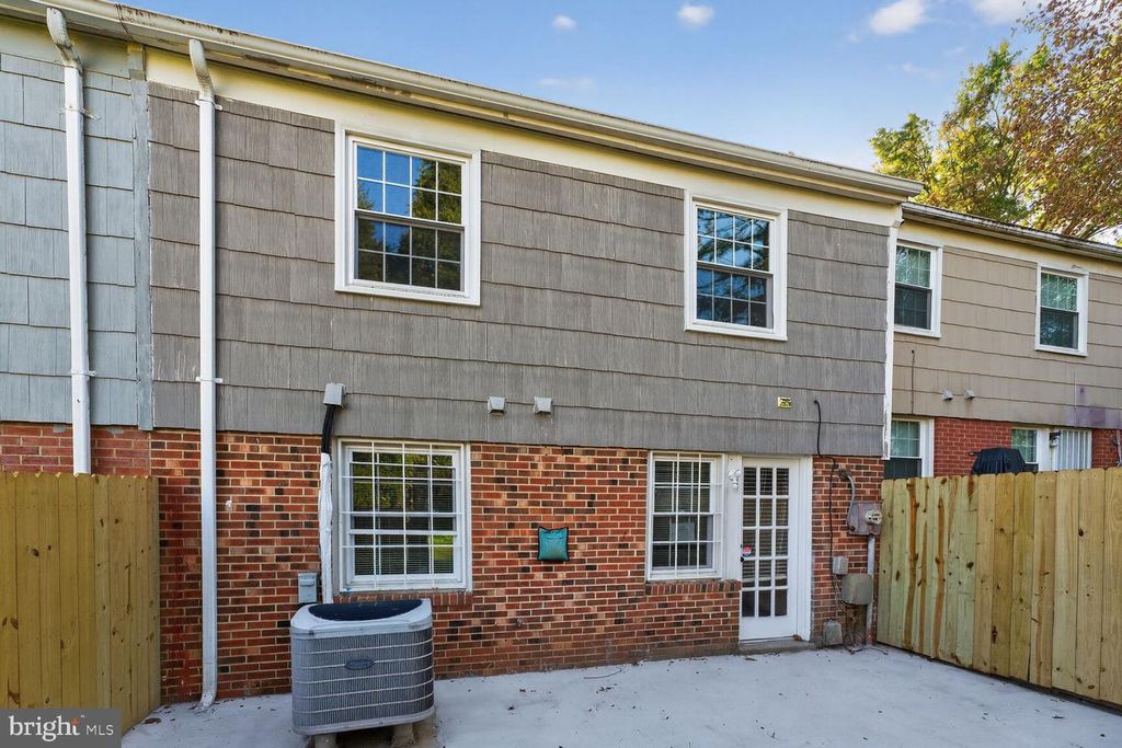Image 3 of property listing at 1532 POTOMAC HEIGHTS DR #204, Fort Washington, MD 20744
