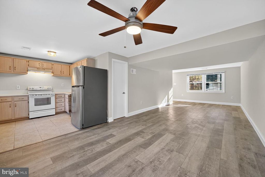 Image 6 of property listing at 1532 POTOMAC HEIGHTS DR #204, Fort Washington, MD 20744
