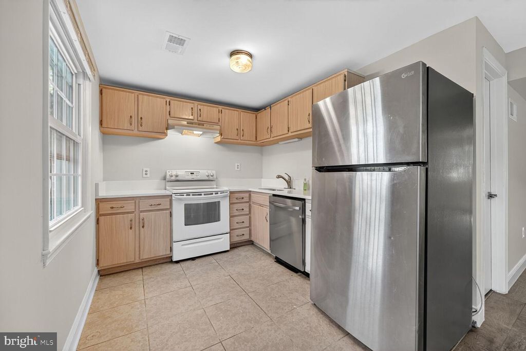 Image 7 of property listing at 1532 POTOMAC HEIGHTS DR #204, Fort Washington, MD 20744