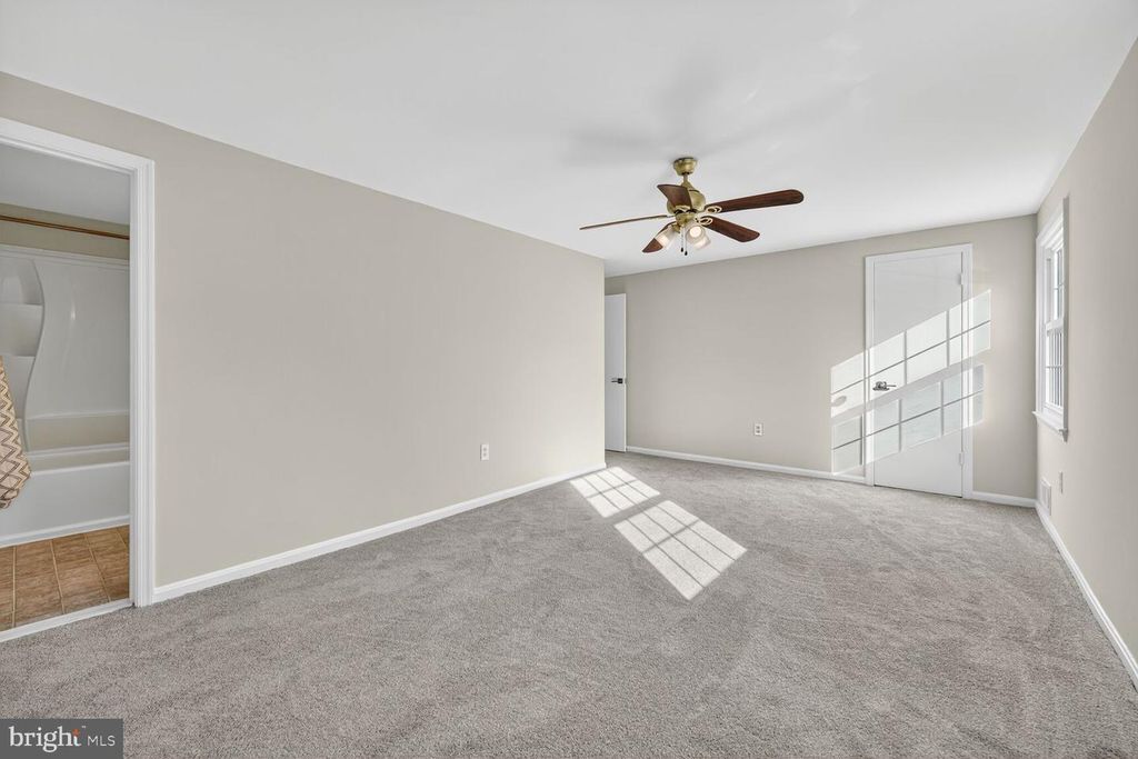 Image 9 of property listing at 1532 POTOMAC HEIGHTS DR #204, Fort Washington, MD 20744