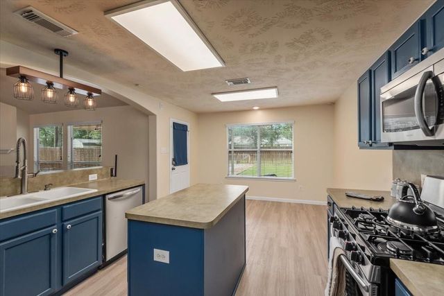 6610 Woodland Oaks, Magnolia, TX 77354