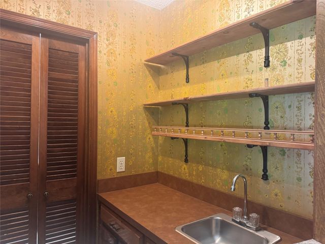 4324 Quail Hollow Road, Fort Worth, TX 76133