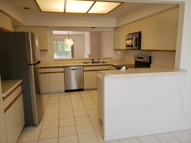 136 Desert Falls Drive E, Palm Desert, CA 92211