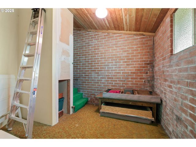 2506 1ST St, Tillamook, OR 97141