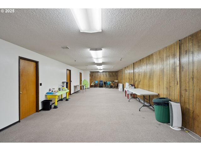 2506 1ST St, Tillamook, OR 97141