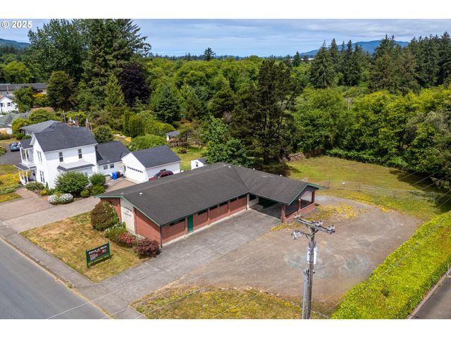 2506 1ST St, Tillamook, OR 97141