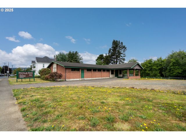 2506 1ST St, Tillamook, OR 97141