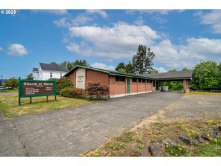 2506 1ST St, Tillamook, OR 97141