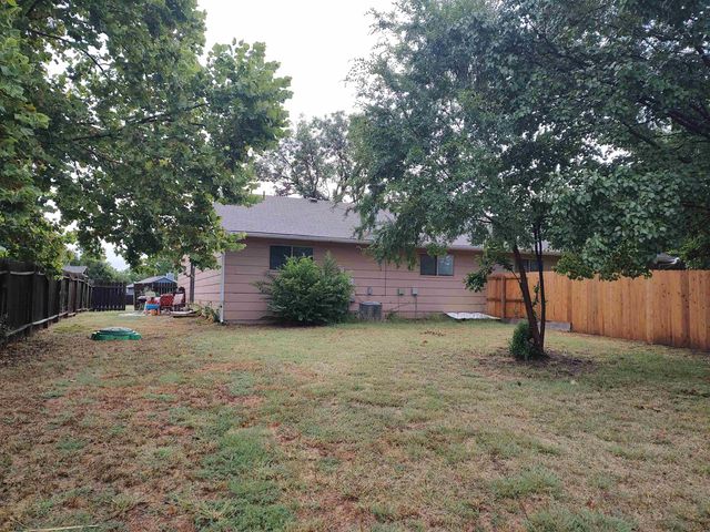 10322 W Merton Ct, Wichita, KS 67209