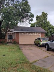 10322 W Merton Ct, Wichita, KS 67209