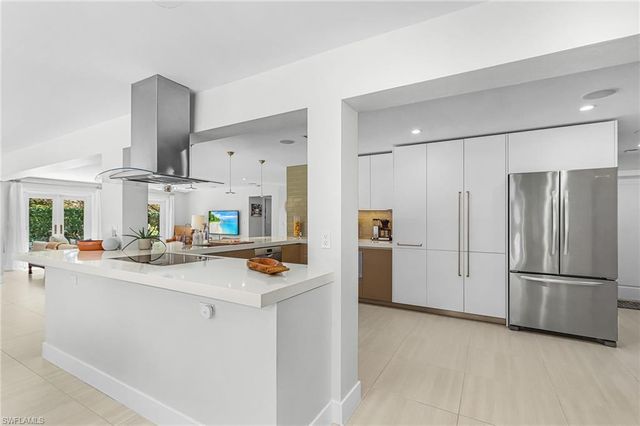 1390 Mandarin RD, Naples, FL 34102