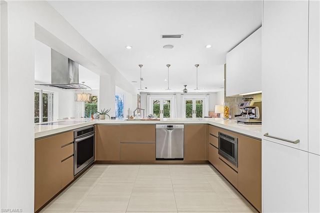 1390 Mandarin RD, Naples, FL 34102