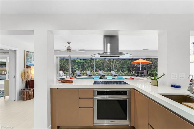 1390 Mandarin RD, Naples, FL 34102