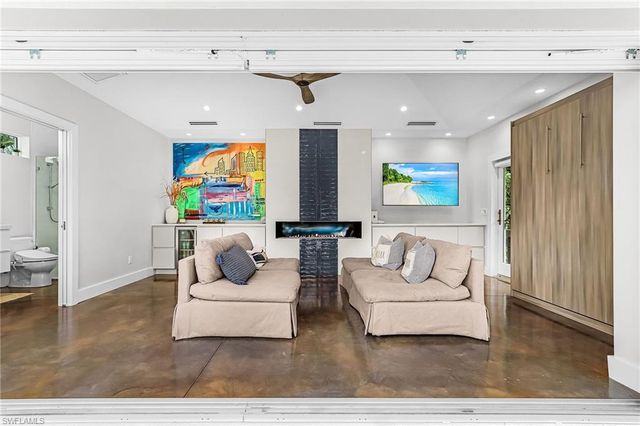 1390 Mandarin RD, Naples, FL 34102