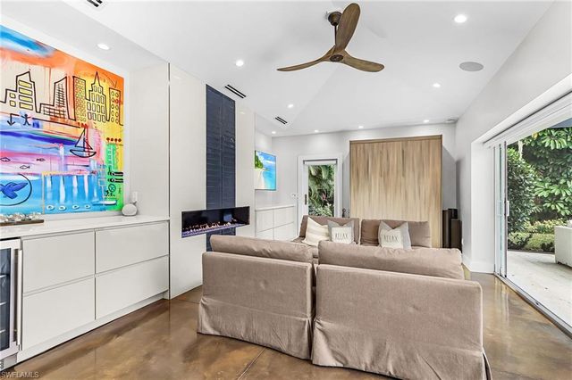 1390 Mandarin RD, Naples, FL 34102