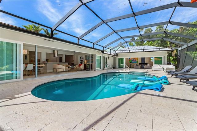 1390 Mandarin RD, Naples, FL 34102