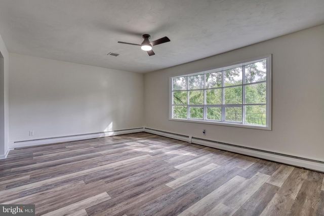 362 ALLEGHENY DR, York, PA 17402