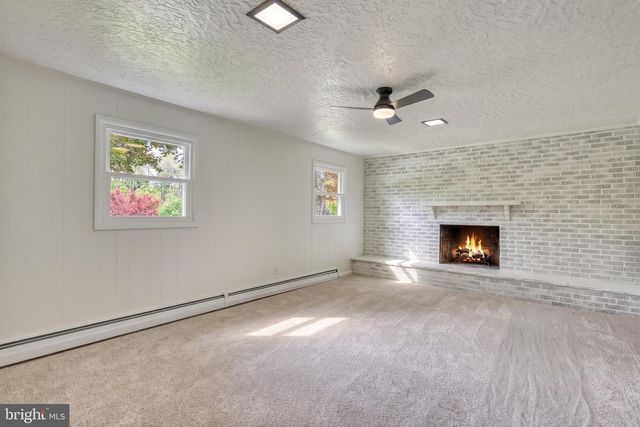 362 ALLEGHENY DR, York, PA 17402