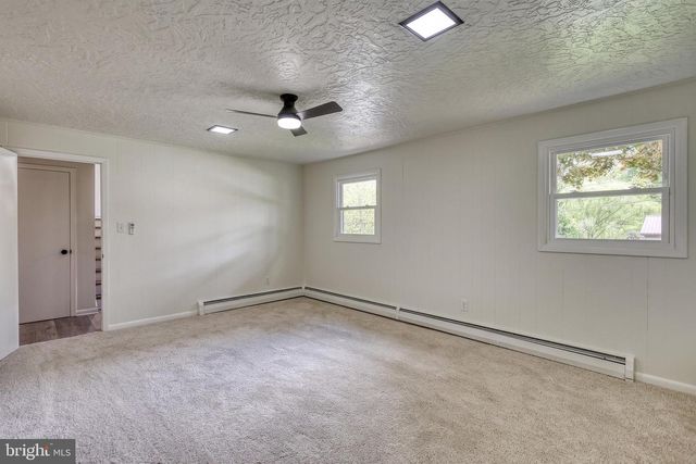362 ALLEGHENY DR, York, PA 17402