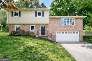 362 ALLEGHENY DR, York, PA 17402