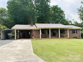 136 Christopher Road, Marion, NC 28752