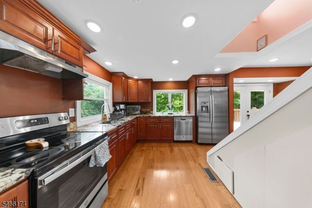 6 Hoover Rd, Jefferson Twp., NJ 07438