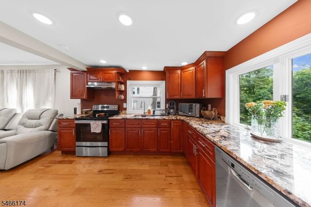 6 Hoover Rd, Jefferson Twp., NJ 07438