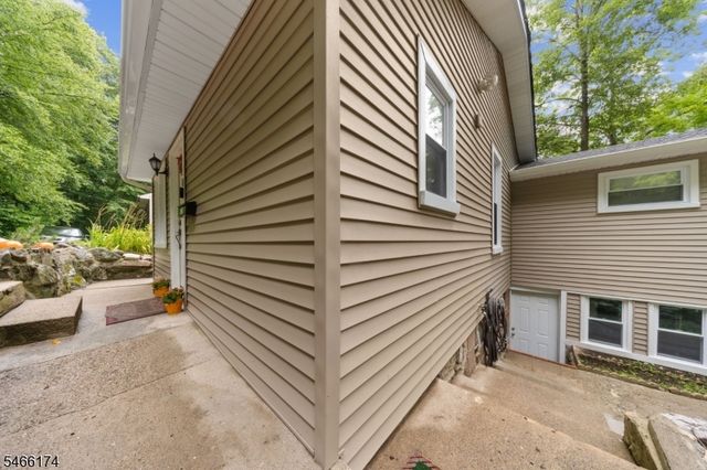 6 Hoover Rd, Jefferson Twp., NJ 07438