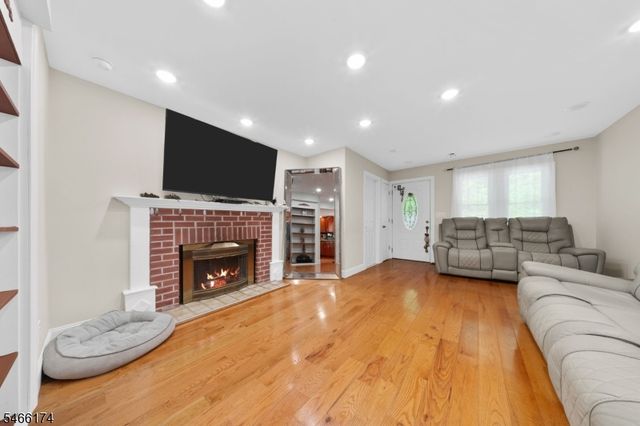 6 Hoover Rd, Jefferson Twp., NJ 07438
