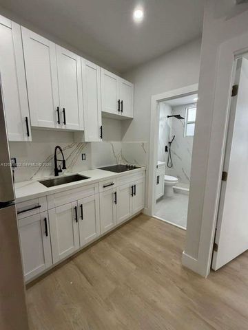 2425 SW 6th St 3, Miami, FL 33135
