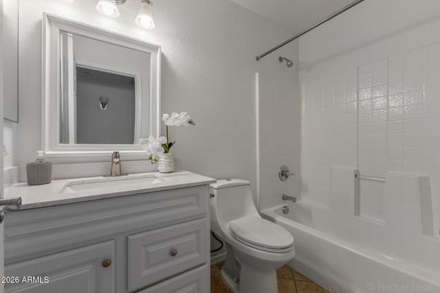 1322 E HARWELL Road, Phoenix, AZ 85042