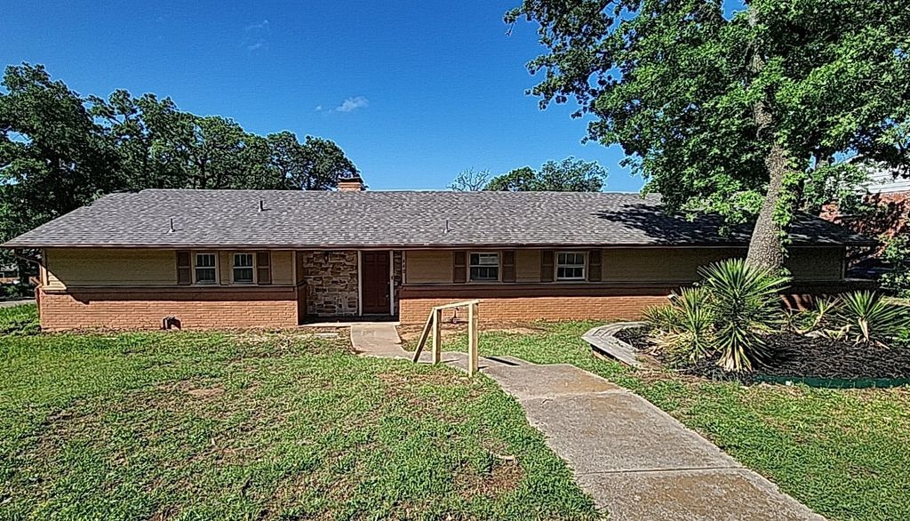 440 Wildwood Lane, Burleson, TX 76028