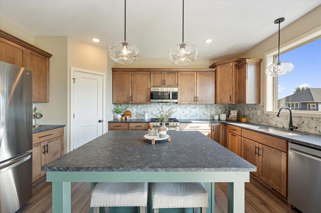 8395 159st Street, Savage, MN 55372