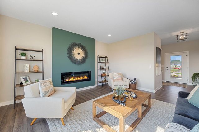 8395 159st Street, Savage, MN 55372