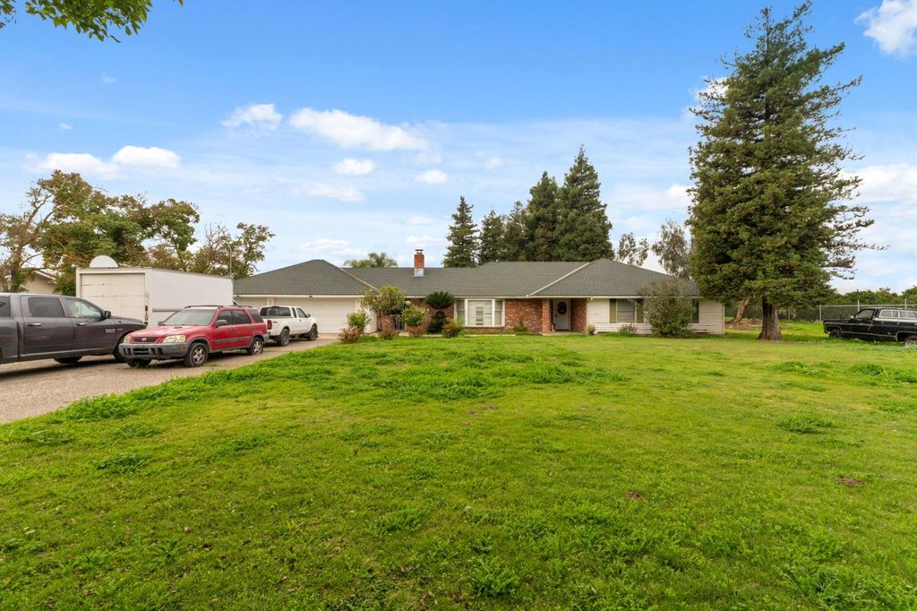 5517 S East Avenue, Fresno, CA 93725