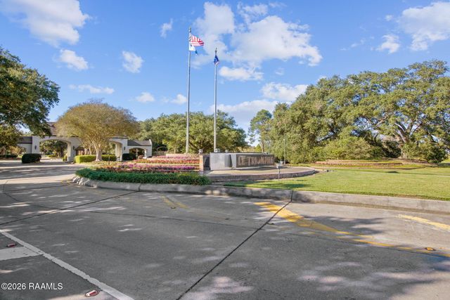 310 Shinnecock Hills Drive, Broussard, LA 70518