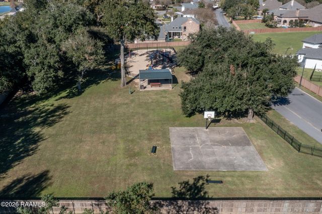 310 Shinnecock Hills Drive, Broussard, LA 70518