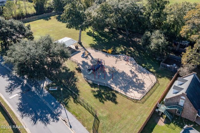 310 Shinnecock Hills Drive, Broussard, LA 70518