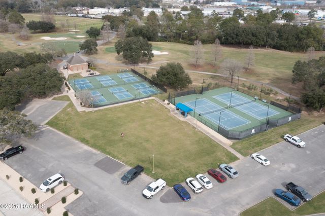 310 Shinnecock Hills Drive, Broussard, LA 70518